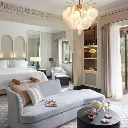 Jumeirah Dar Al Masyaf 두바이 외부 사진 A suite at The Ritz-Carlton, DIFC