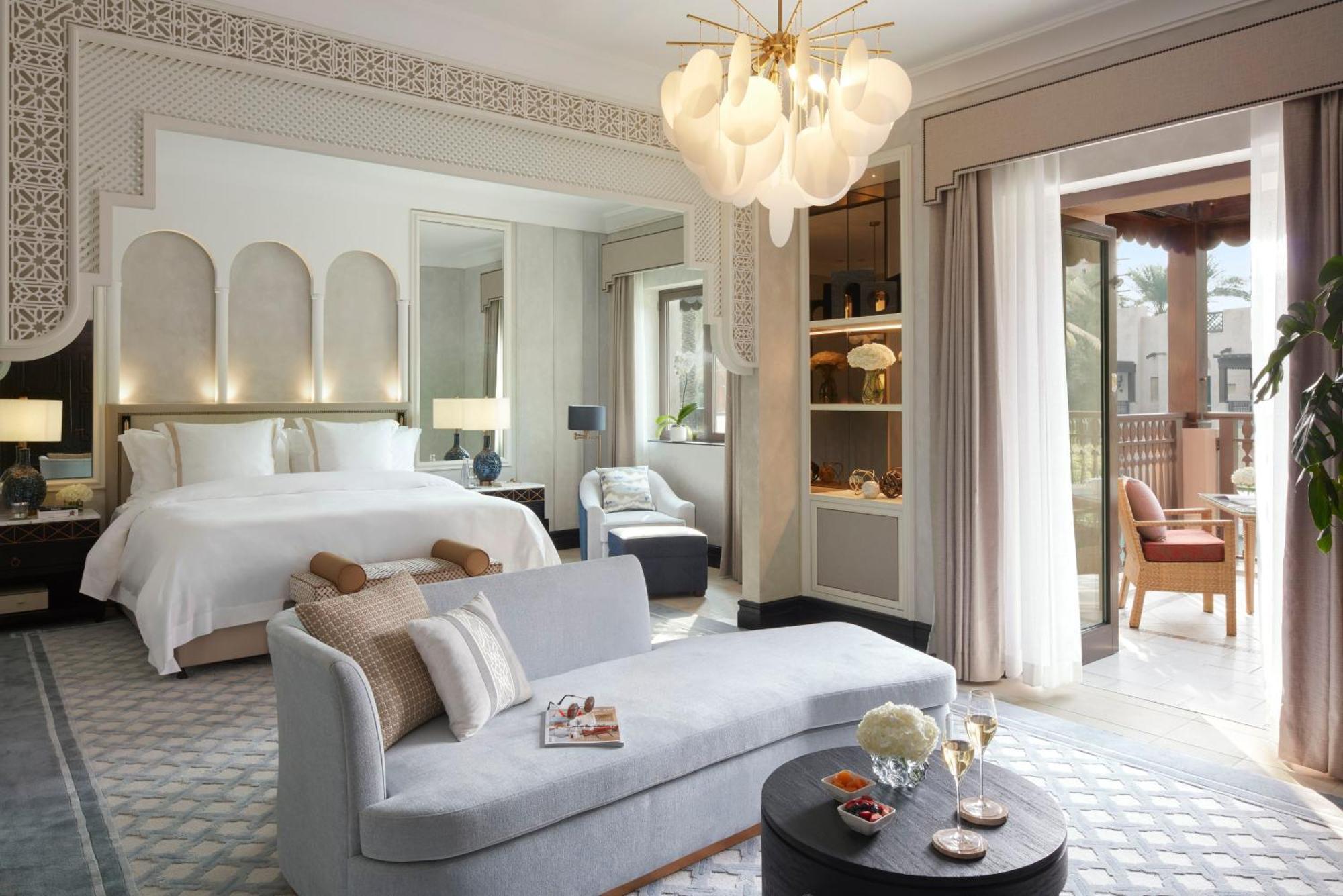 Jumeirah Dar Al Masyaf 두바이 외부 사진 A suite at The Ritz-Carlton, DIFC